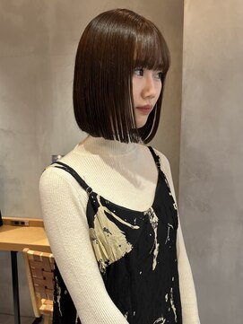 レジーロ (Regilo) 切りっぱなしボブ／ぱっつん前髪/オリーブベージュ