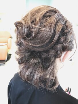 ヘアー バイ ミーズ(hair by Mii’s) 編み込みハーフ