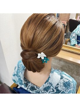 キュア(CURE) シニヨンヘア