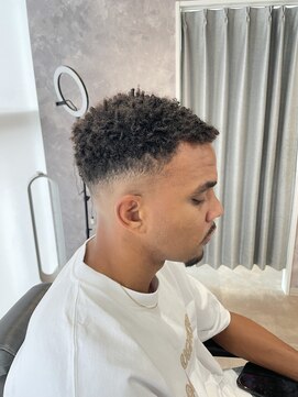 メグロバーバーショップロッポンギ 目黒六(MEGURO BARBER SHOP 6PPONGI) スキンフェード