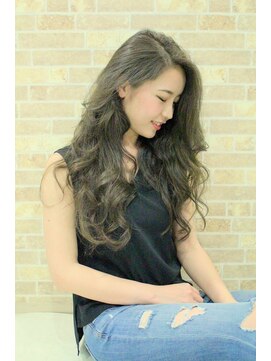 アンビエンテ(ambiente) アッシュグレー　アッシュ　ベージュ　外国人風　グレージュ