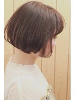 ルーツマーチン(ROOTSmartin)&nbsp;似合わせカットでフェミニンなナチュラルボブ