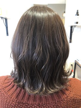 ヒトヘアースマイル 各務原(hito hair×smile) 外ハネ×スモーキーベージュ