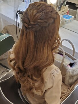 ヘアメイク エンカレッジ(HAIR MAKE encourage) 捻りアレンジ　ハーフアップ
