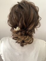 花嫁　シニヨン　結婚式　ドレスアップ　こなれ感
