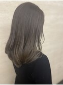 繊細なハイライト グレージュヘア