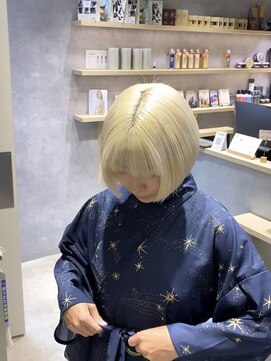 フレームプラス なんば駅前店(FRAME+) ホワイトブロンド
