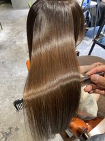 インス(ensue)&nbsp;大人かわいいミルクティーベージュ艶感ストレート20代30代 中島