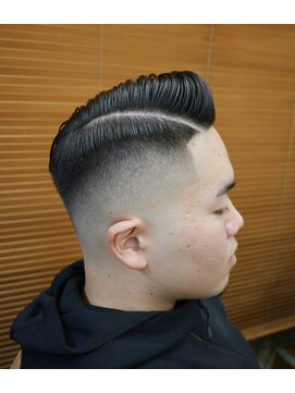 ダンブライズバーバー(DAN BRISE) スキンフェード