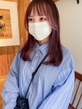 ユイル(Uil) 小顔前髪顔周りレイヤー× インナーカラー デザインカラー