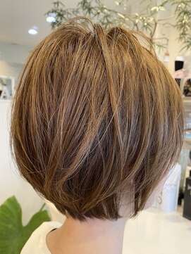 ホリスティックビューティーファミリア ショートボブ