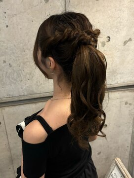エミュ 天文館店(eMu) 左編み込みポニーテール