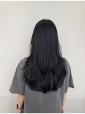 動きが全体的にでる女性らしいヘアスタイル