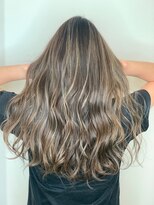 アダリル 川越(aDALil)&nbsp;ミルクティーバレイヤージュ×外国人風ハイライト【川越美容室】