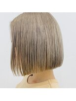 クク(QUQU)&nbsp;ぶつ切りライトベージュボブ