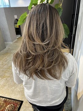 メリー オオサカ(Merly Osaka) ハイトーンと中明度の間カラー_レイヤー×バレイヤージュ_