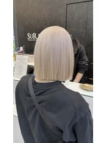 シュールドゥー(SUR DEUX) 切りっぱなしボブ　× ホワイトミルクティー