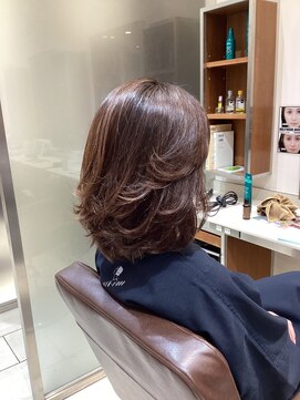 ピークアブー アヴェダ アトレ恵比寿(PEEK-A-BOO AVEDA) ミディアムレイヤー　ベージュカラー