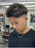 極道パーマホワイトメッシュフェード短髪メンズ髪型