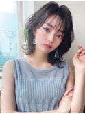 ホワイトグレージュ後れ毛が可愛い顔周りレイヤーミニウルフ