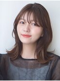 くびれヘア　ミディアムレイヤーカット　シースルーバング
