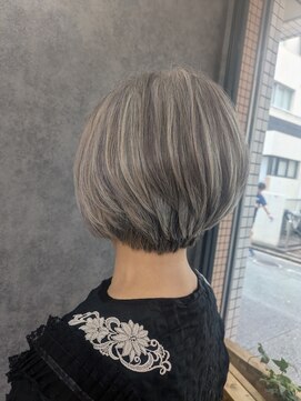 ヴィヴァーシャス(viva cious) ショートボブ