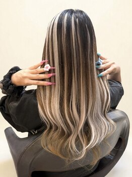 インナーカラーやハイライトしてみたいけど髪のダメージが気になる方！その悩み、エクステで叶えませんか？