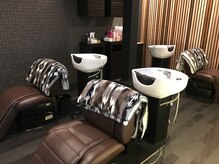 ヘアメイクエイト 丸山店(hair make No.8)の雰囲気（ゆったりくつろげるシャンプースペースで癒しのひと時を♪）