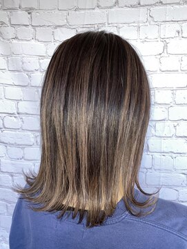 キーマン(KEYMAN) 切りっぱなし×スジ感バレイヤージュ