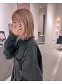 切りっぱなしボブ×ハイトーンベージュ
