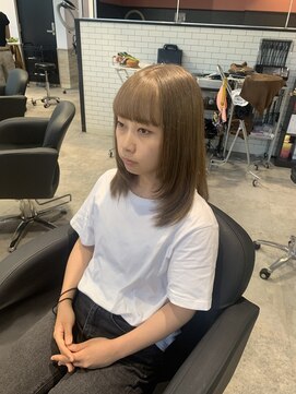 リーオオサカ(Lee Osaka) ベージュカラー×レイヤースタイル