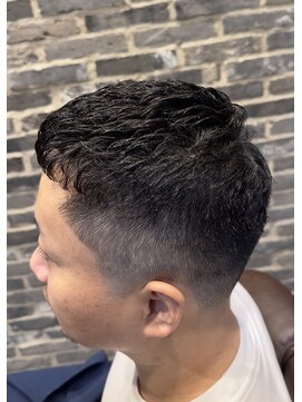 ミリオンバックス 御徒町店(Million Backs) 濡れパン/アイロンパーマ/フェード<理容室>[メンズ/眉毛]