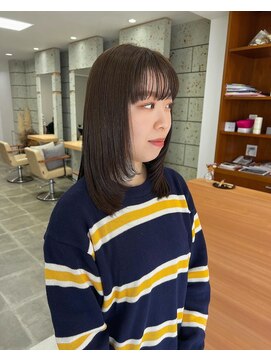 シンス(Since) シンプルなスタイルに顔周りレイヤー/里見美穂