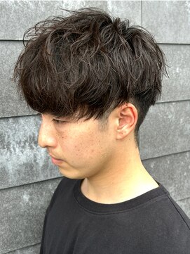 ヒュイル バイ ニアウ(Hwyl by Niau) メンズマッシュシャドウパーマスパイラルパーマニュアンスパーマ