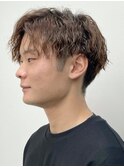 スパイラルパーマ ベージュカラー センターパートマッシュ