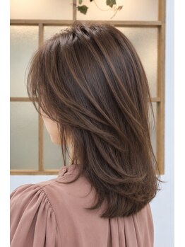 ヘアーズビースリー ポートサイドの写真/【横浜駅近 きた東口×白髪染め】気になる白髪を自然にカバー♪大人女性に似合う艶やかなグレイカラーへ