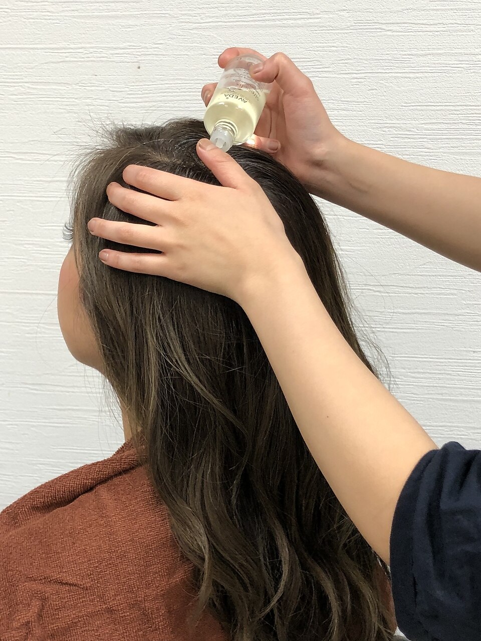 カット（AVEDAマッサージ付き）　\4,400 → \4,070