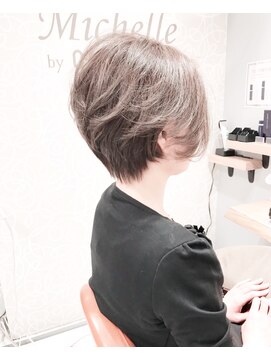 ミッシェル アフロート(michelle afloat) 10代20代30代40代50代小顔ひし形ラウンドCカーブカットショート