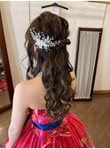 洋装 サイド ツイスト 大きな カール ハーフアップ ヘアアレンジ