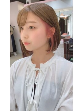 アイユー(ii+U) インナーカラー　ピンク　ベージュカラー　ボブ　カット