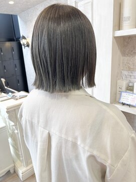 キャアリー(Caary) 福山市美容室Caary 噂の酸性ストレート スモークグレージュボブ
