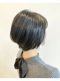ステップボーンカットカットボブショートハイライト白髪ぼかし