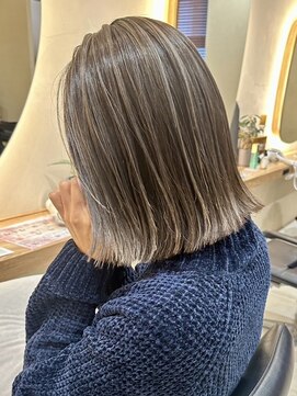 ヒビヲ(HIBIO) ショートボブワンブリーチカラー脱白髪染めハイライトローライト