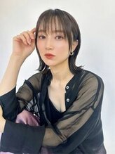 デザイン重視のショートカットが得意♪流行りのグレージュカラー！トーンは抑えめでも透明感UP♪