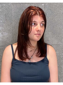 ピークアブー 原宿ハラカド(PEEK-A-BOO) 赤髪/ミディアムレイヤー/ストレートパーマ/ハッシュカット