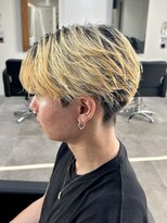 ヒュイル バイ ニアウ(Hwyl by Niau)&nbsp;メンズカットパーマセンターパートフェザーパーマ刈り上げカット