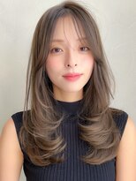 アグノス 青山(Agnos)&nbsp;大人ガーリー似合わせミディアムレイヤーカットダークアッシュ