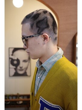 エディ(Edy) 刈り上げスキンフェード外国人風眉毛カットメンズサロン岡山