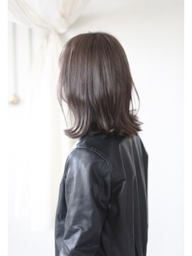 ホワイトルーム(White Room) アッシュグレージュの外ハネボブ♪