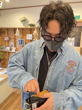 ニコラ(NICOLA) センターパート×ツイストスパイラル